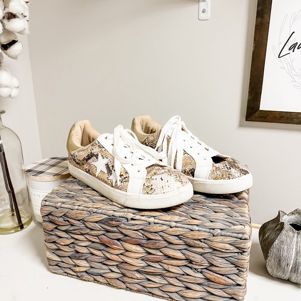 SODA Super Star Golden Snake Print Design Sneakers Size 9